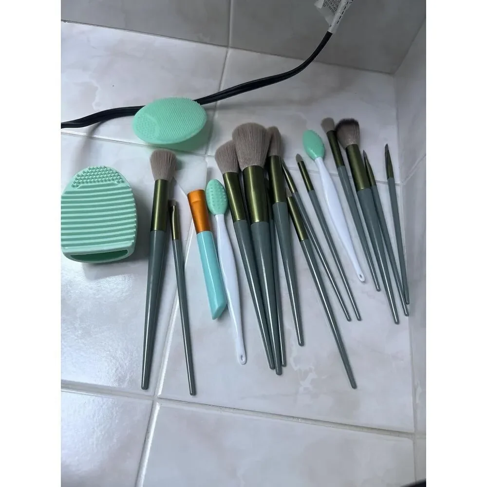 22 Pieces Green Makeup Kit Foundation Eyeshadow Brushes Set